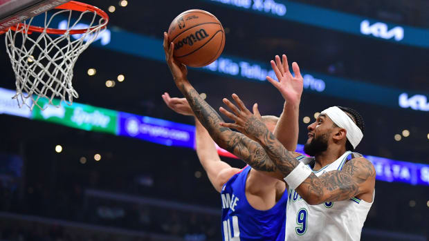Nickeil Alexander-Walker shoots a layup